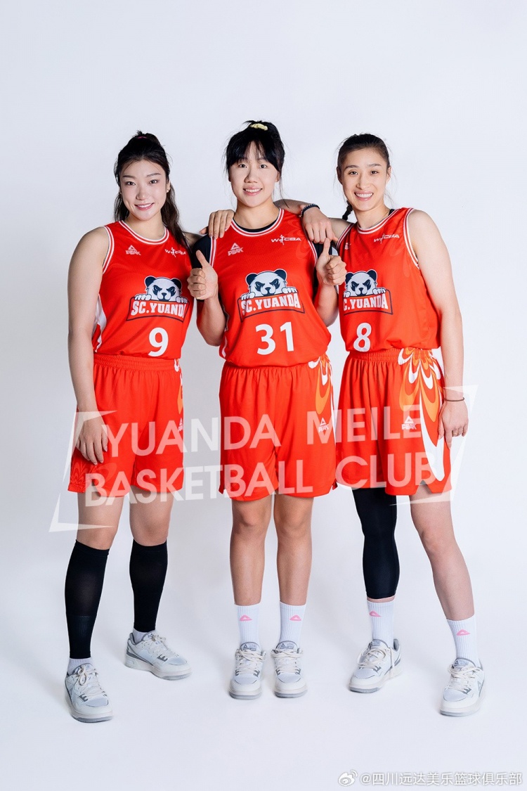 在四川女籃曬球員定妝照：祝大家夢(mèng)想都能早日實(shí)現！